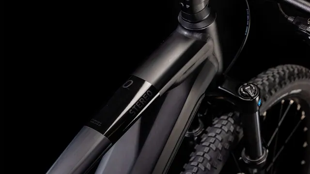 Cube Stereo Hybrid 120 ONE 750 black´n´black 4