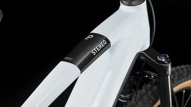 Cube Stereo Hybrid 120 Pro 750 flashwhite´n´black 2