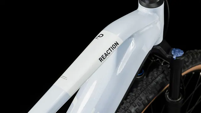 Cube Reaction Hybrid Pro 750 flashwhite´n´black 2